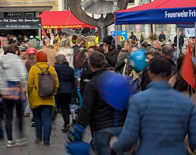 Menschen auf einem Platz