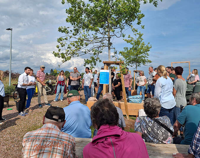Menschen bei der Einweihung. (Foto: Stadt Friedrichshafen)
