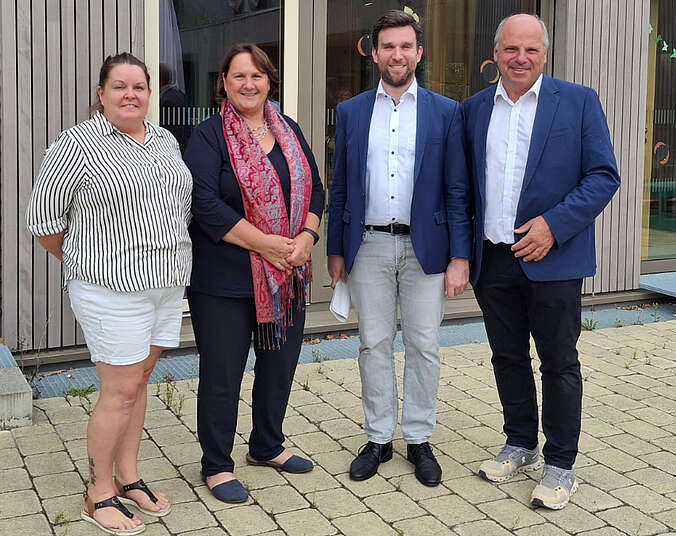 Gruppenbild mit Kultusministerin. (Foto: Stadt Friedrichshafen)
